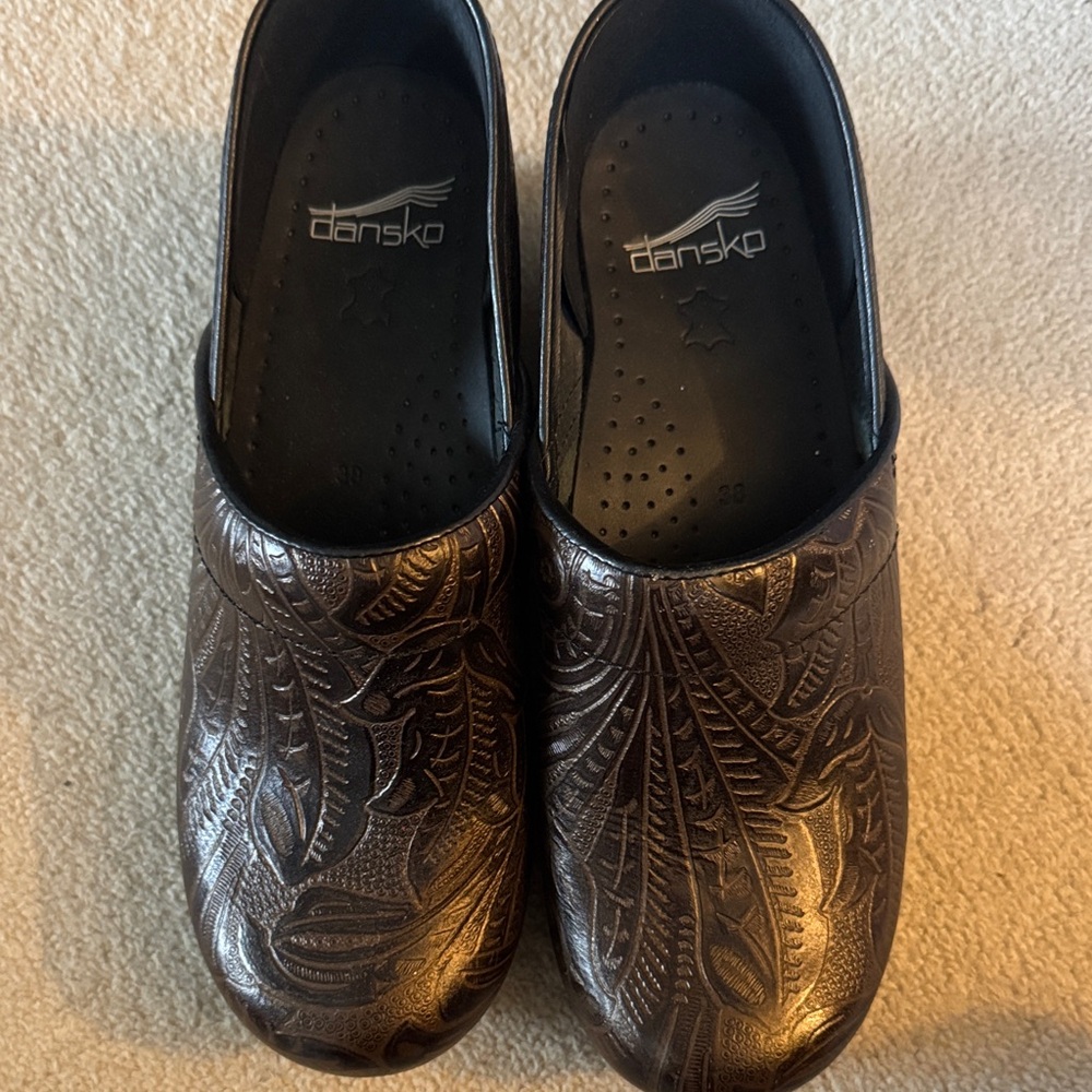 Dansko Women's Embossed Brown Loafers- like new